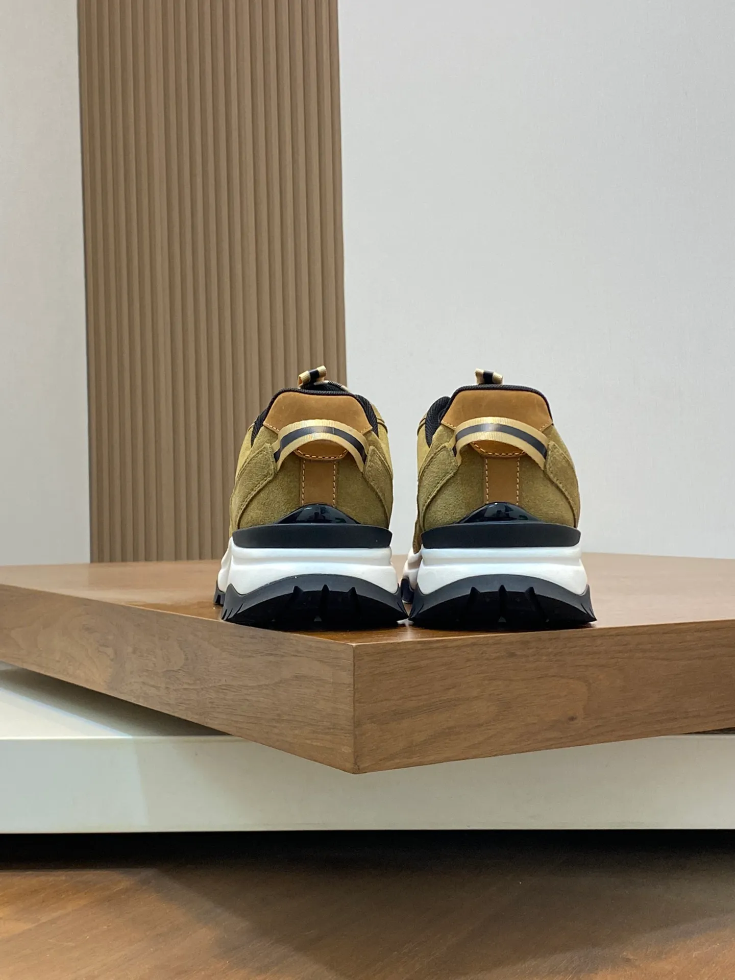 💰660 Burberry 2024🆕Ss men's classic low-cut thick-soled sneakers, made of first-grain cowhide and decorated with the new brand logo. First-layer cowhide foot pads, heel decorated with Burberry letter embossed logo, T men's men's shoes 💰U original outsole! Size: 39-44 (customized at 38.45)